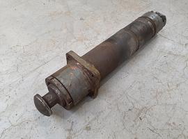 Grove GMK 5100 outrigger cylinder