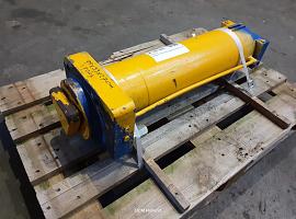 Liebherr LTM 1160-2 ballast extension ram