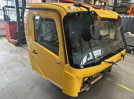 Grove GMK 5250 XL-1 drivers cabin 