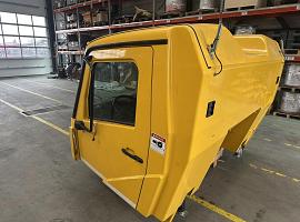 Grove GMK 5250 XL-1 drivers cabin 