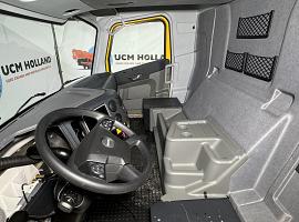 Grove GMK 5250 XL-1 drivers cabin 
