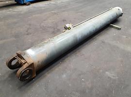 Liebherr LTM 1160-2 luffing cylinder