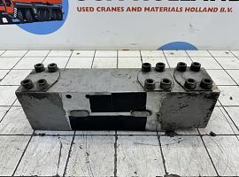 Liebherr LTM 1080/1 telescopic cylinder connection block 