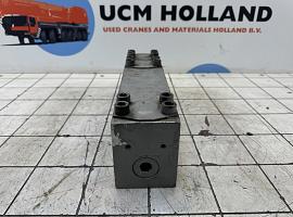 Liebherr LTM 1080/1 telescopic cylinder connection block 