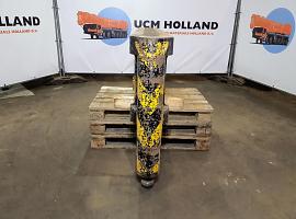 Demag AC 100 outrigger beam complete rear