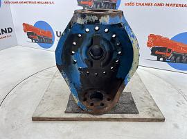 Liebherr LTM 1070 Steering knuckle 16 holes axle 4