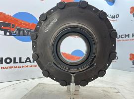Grove GMK 3050 Megatrak wheel hub