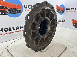 Krupp KMK 3045 Megatrak wheel hub