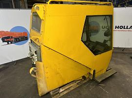 Liebherr LTM 1160-2 Crane driver cabin