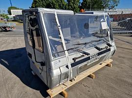 Grove GMK 3055 drivers cabin