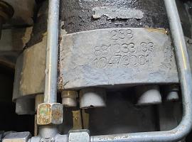 Liebherr LTM 1100-5.2 telescopic cylinder