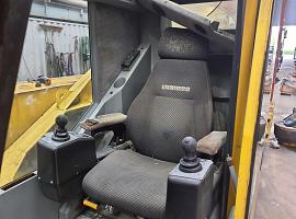 Liebherr LTM 1060-2 operator cabin