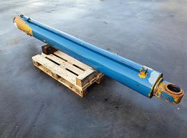 Liebherr LTM 1070 luffing cylinder