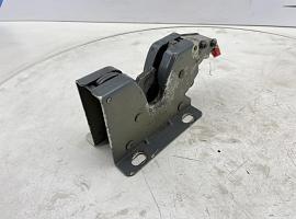 Grove GMK 3055 driver's cab closure