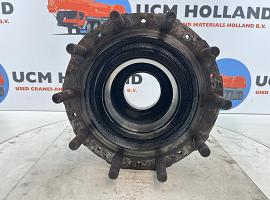 Liebherr LTM 1050-1 wheel hub axle 3  