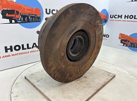 Krupp 70 GMT Wheel hub axle 1