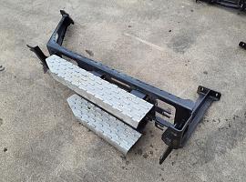 Grove GMK 6400 cabin support with step L