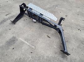 Grove GMK 6400 cabin support with step L