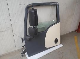Terex-Demag Challenger cabin door left