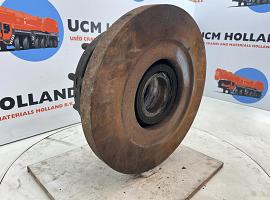 Krupp 70 GMT Wheel hub axle 1