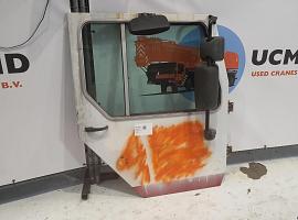 Liebherr LTM 1080-1 Drivers cabin door R