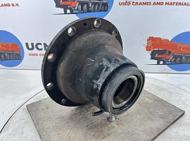 Liebherr LT 1055 Wheel hub axle 1