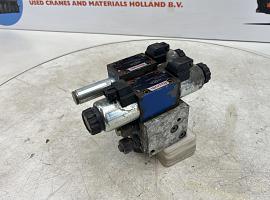 Grove GMK 5220 outrigger valve