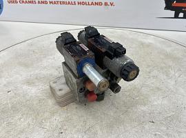 Grove GMK 5220 outrigger valve