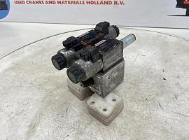 Grove GMK 5220 outrigger valve