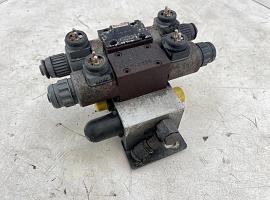 Liebherr LTM 1055-3.2 SLIDE VALVE BLOCK
