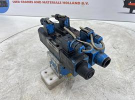 Grove GMK 3050 VALVE BLOCK SUPPORT