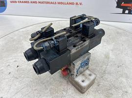 Grove GMK 3050 VALVE BLOCK SUPPORT