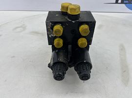Grove GMK 3055 outrigger valve block 
