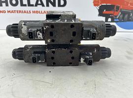 Grove GMK 3055 outrgger Valve block 