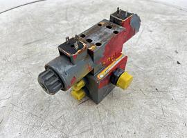 Grove GMK 3050 valve plate separate steering system