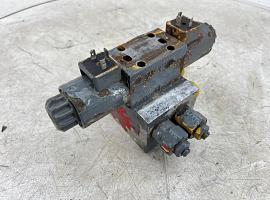 Grove GMK 3050 valve plate separate steering system