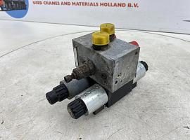 Grove GMK 5100 outrigger valve