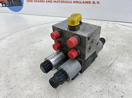 Grove GMK 5100 outrigger valve