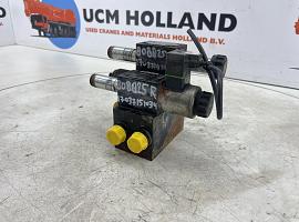 Terex Demag AC 35 Outrigger support valve