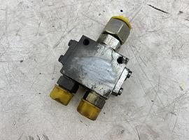Liebherr LTM 1060/2 flow divider valve