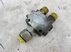Liebherr LTM 1060/2 flow divider valve