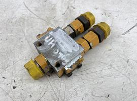 Liebherr LTM 1140 flow divider valve