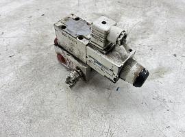 Grove GMK 3050 directional control valve