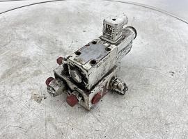Grove GMK 3050 directional control valve