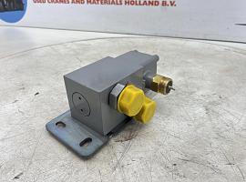 Liebherr LTM 1250-5.1 axle locking valve