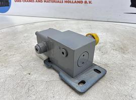 Liebherr LTM 1250-5.1 axle locking valve