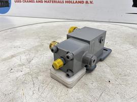 Liebherr LTM 1250-5.1 axle locking valve