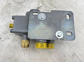 Liebherr LTM 1250-5.1 axle locking valve