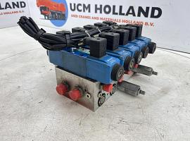 Compact truck CT2 outrigger valve