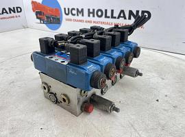 Compact truck CT2 outrigger valve